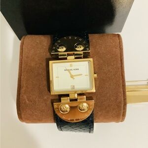 Michael Kors , MK 2113, Gold and Black Square Dial Watch with Leather Strap .⌚️